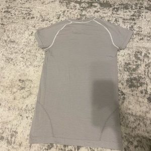 Swiftly Tech Shortsleeved Size 4